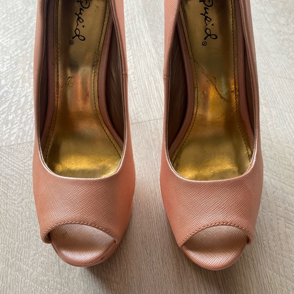 ✨Women’s Salmon Platform Heels✨ - Picture 4 of 5